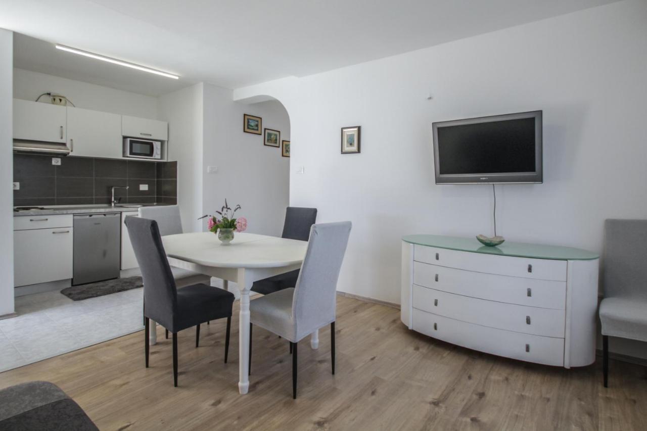 Apartment Tosca With Parking Rovinj Kültér fotó
